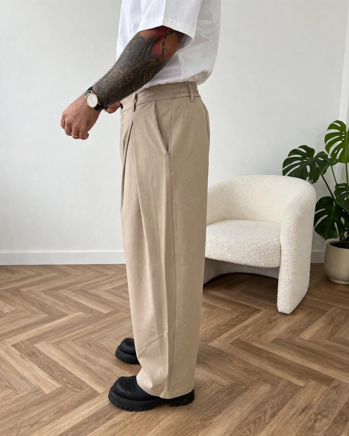 PANTALONE CON PINCES BEIGE