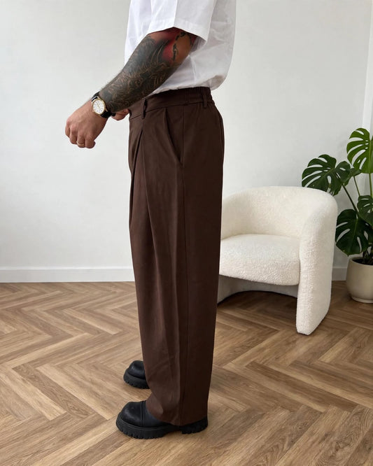 PANTALONE CON PINCES MARRONE
