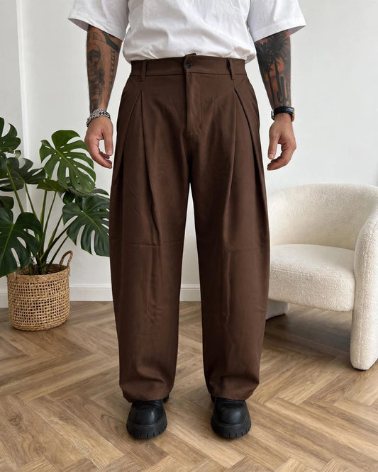 PANTALONE CON PINCES MARRONE